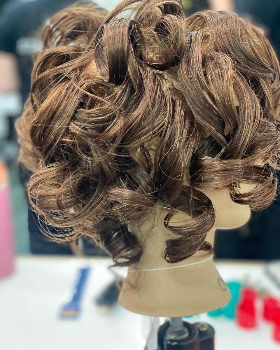 PivotPointIntl's tweet photo. First roller set of many! 👏😊 Who remembers theirs? 🙋‍♀️❤️ #CosmetologyStudent #StageOneTheHairSchool #PivotPoint #LearnForward (📸: chlo did it) https://t.co/23tpOoEQFf