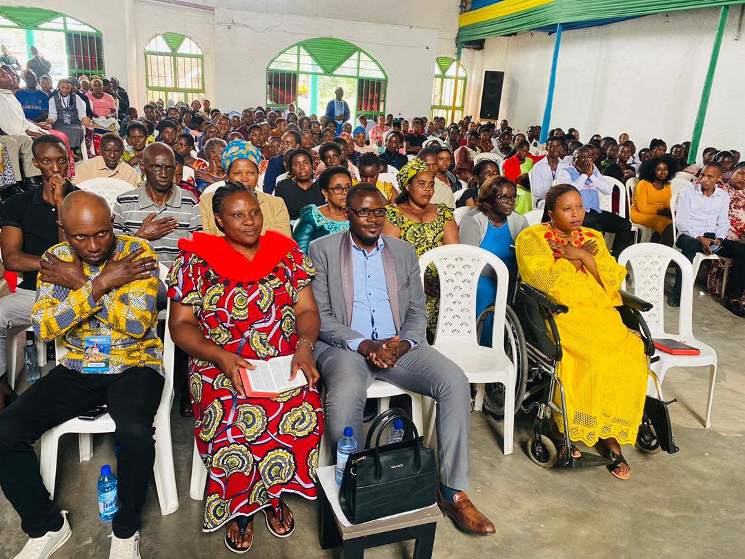RubavuSector's tweet photo. #INTAVOGERWA mu tugari dutandukanye, zifatanije na Mutimawurugo mu Kwizihiza umusi mpuzamahanga wahariwe Umugore wo mucyaro, uretse ubutumwa bwatanzwe n’abayobozi, Itorero #EPLM ryifatanije n’imiryango itishoboye bishyurira Ubwisungane mu buvuzi abaturage 66,
@RwandaLocalGov https://t.co/V7hqd9GVhh