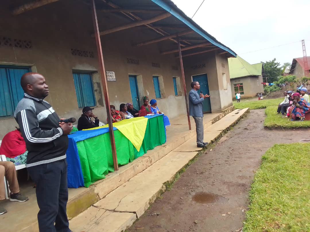 RubavuSector's tweet photo. #INTAVOGERWA mu tugari dutandukanye, zifatanije na Mutimawurugo mu Kwizihiza umusi mpuzamahanga wahariwe Umugore wo mucyaro, uretse ubutumwa bwatanzwe n’abayobozi, Itorero #EPLM ryifatanije n’imiryango itishoboye bishyurira Ubwisungane mu buvuzi abaturage 66,
@RwandaLocalGov https://t.co/V7hqd9GVhh