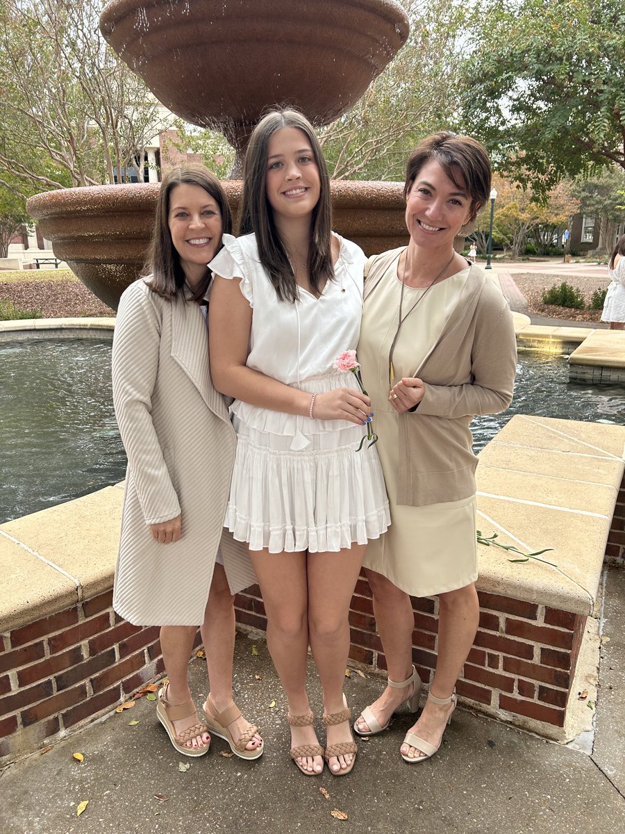 memphisbeth's tweet photo. #phimu initiation for Ava! Pleased to be here for her & her MOM! #phimusisters #hottytoddy 💝❤️💙 #olemiss https://t.co/jFDSTYlqOf