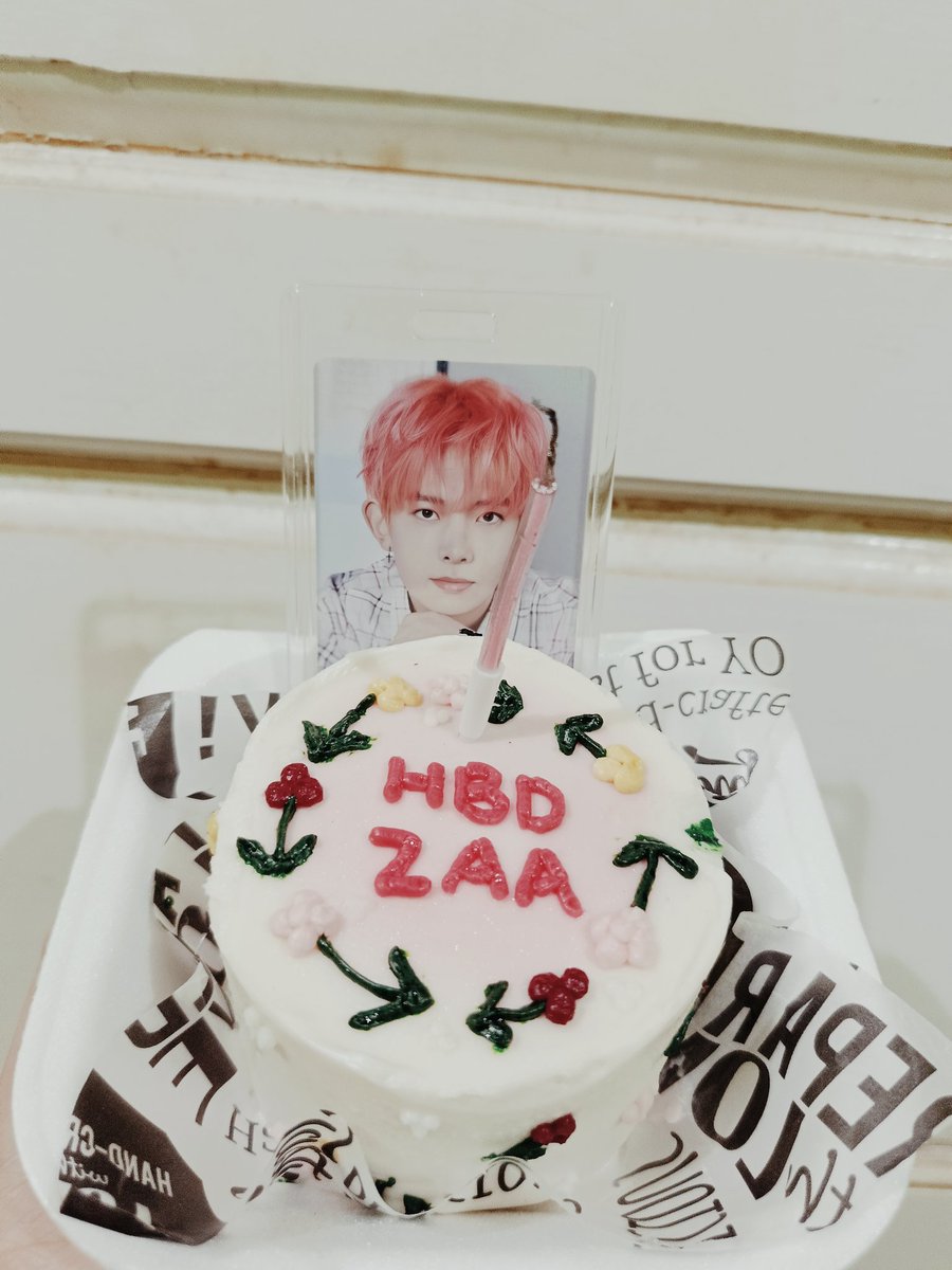 jeonforkook's tweet photo. today is my birthday ! 🎀🍰 https://t.co/lkgDfNqrwu