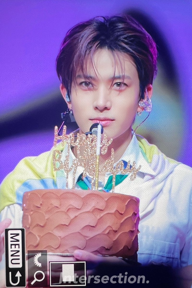 jeonforkook's tweet photo. today is my birthday ! 🎀🍰 https://t.co/lkgDfNqrwu