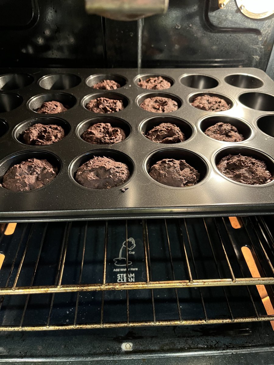 Is it better to make brownies in a muffin pan for crust all a round or a tray for soft squares in the center?