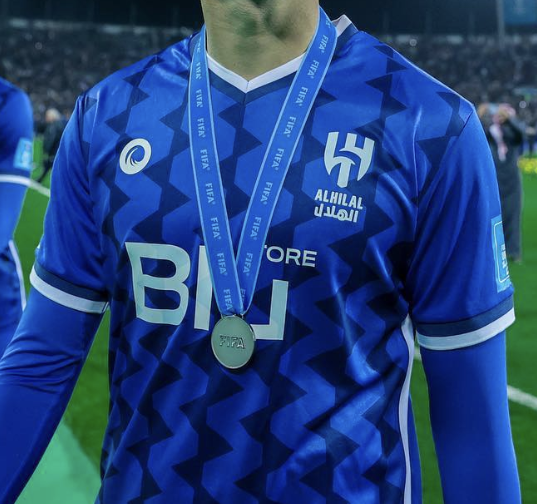 قميص الهلال دائمًا مزين بالتتويجات: المصدر:blu_store_x