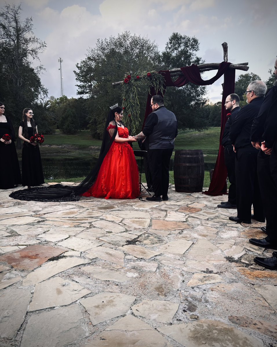 iAtlasOG's tweet photo. Spent the weekend getting hitched! October Friday the 13th🥰 https://t.co/Qg23D3i4TX