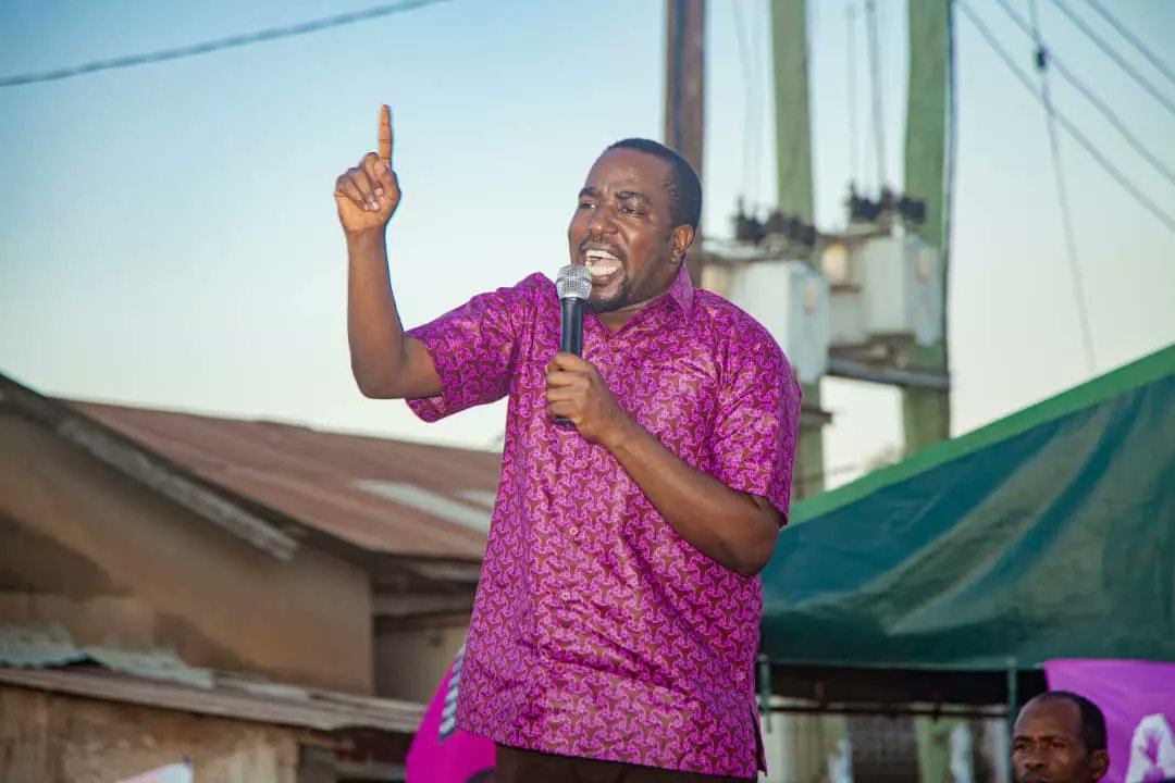 Vicent_Kassala's tweet photo. Tunataka TUME HURU, siyo jina TUME HURU. 

"CCM isijidanganye kuwa tutaridhika na jina Tume Huru kwenye muswada unaopelekwa Bunge la Novemba. Tunataka Tume iwe huru hasa kimuundo na utendaji wake"- @AdoShaibu,
Katibu Mkuu, @ACTwazalendo https://t.co/iDDgfCbeic