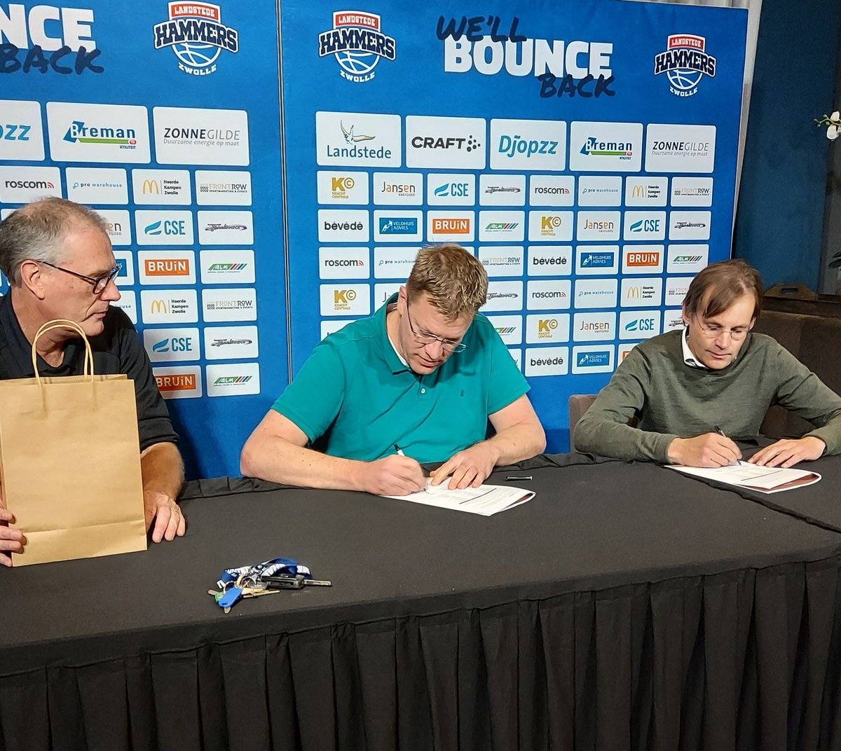 BVCeres's tweet image. Ceres verlengt partnershipovereenkomst met Landstede Hammers. Leden mogen via club weer gratis naar wedstrijden in Zwolle.