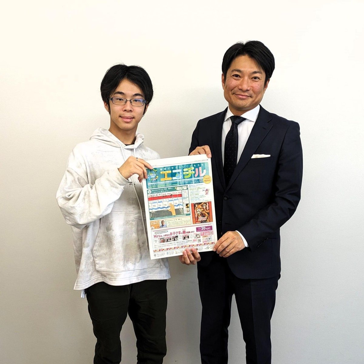 EDCoach726's tweet photo. 「教育改革したいんです！」と相談に来てくれたトライ式高等学院の高校生と教育談義をしたり、「教育のこともっと学びたいです。」と相談をくれたN高の高校生をエコチル代表の臼井さんを紹介してプロジェクトが始まったり。
高校生である当事者が「教育に違和感がある。」ということ自体異常なんじゃと思い始めてきました。ただ、それを声にしていることは讃えられるべきこと。
しかも、先日のヒューマンライブラリーにまで見学来てくれた。

「最近の若者は、、、」というマウントおじさんにならないように、がんばろうとする高校生を、おせっかいお兄さんポジションで、背中を押していきたいと思います。

はい、わかってます。
仕事しろよ。売り上げあげろよって言いたくなりますよね。僕の代わりにこういうことしてくれる人がいたらいいけど、いないから僕みたいな若輩者にしか相談するしかないみたいです。
繋ぐときはだれかに繋ぎます。
頼られたら、無視できない生き物なので、若いうちくらい「若気の至り」をやらせてください。

誰も高校年代に目を向けなかったから今がある。