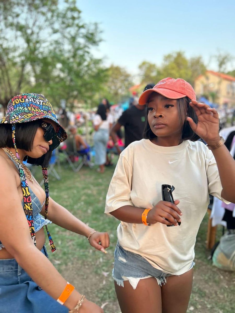 dust_vaal's tweet photo. Last week we invaded #vaalfarmersmarket with our best seller at the moment.
Dust Everywhere Color Reversible Bucket Hat.
Available online and instore for R250
https://t.co/R7q3huTfjk
#dvst #dusteverywhere https://t.co/c4FHgBQ4ks