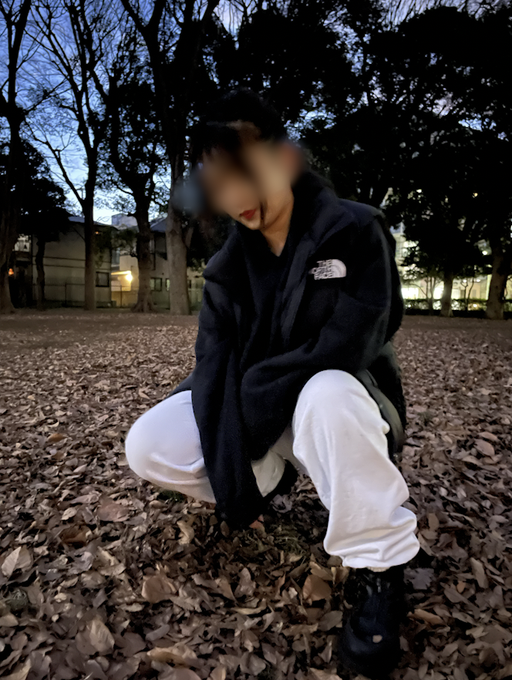 寒くなってきたので冬服を&hellip;🤶 こう見えて普段はスト系な感じだったり&hellip;😂 ＃アー写 https://t.co/FfMI70Pz3E