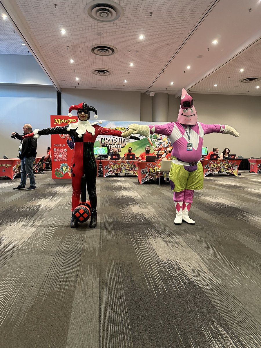 LeNerdyNinja's tweet image. #NYCC #NYCC23 - 🧵 🪡 
-
I’m going to be updating this throughout the day with videos from panels, cosplays, selfies, foods and thoughts. I’m headed back to Long Island now and I have the post con blues 😭 I’ll start the thread off with these pics.