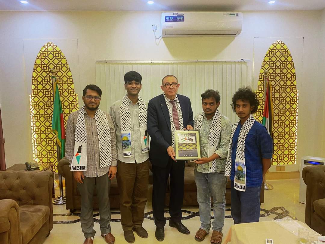 bsu_1952's tweet photo. @bsu_1952 delegation consisting Tamzid Haider, @chowdhurynow, Meghmallar Bosu and @maeenspeaks have met with the Palestinian Ambassador in Bangladesh, Yousef S. Y. Ramadan to convey solidarity towards the Palestinian struggle.

#FreePalestine 
#GazaUnderAttack https://t.co/fJOb0VAKqv