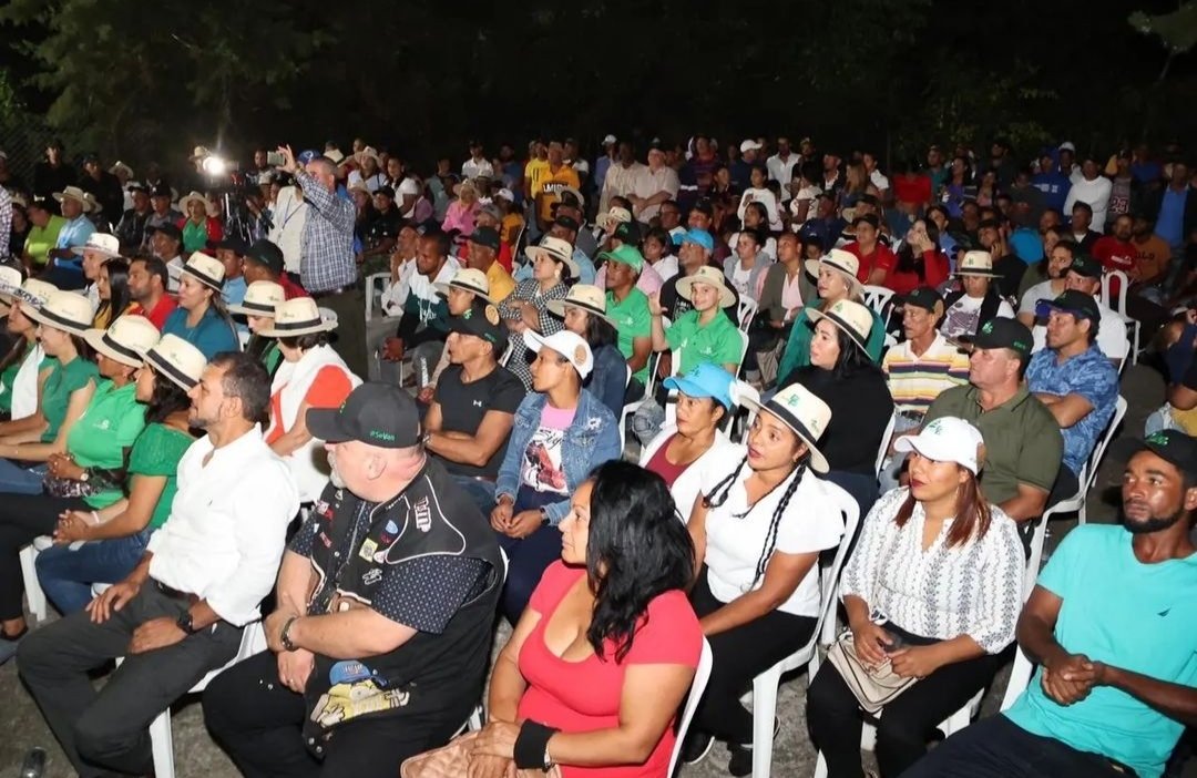 rafadiputa2's tweet photo. Anoche fuimos participes del gran apoyo que recibió nuestro amigo Paul Piña Baez, quién sin lugar a dudas será el próximo Director Distrital de Tireo.

Agradecer el gran respaldo recibido a nuestra candidatura, asegurándonos que Tireo también desea un Diputado del Pueblo. https://t.co/SPTdPcdAWL