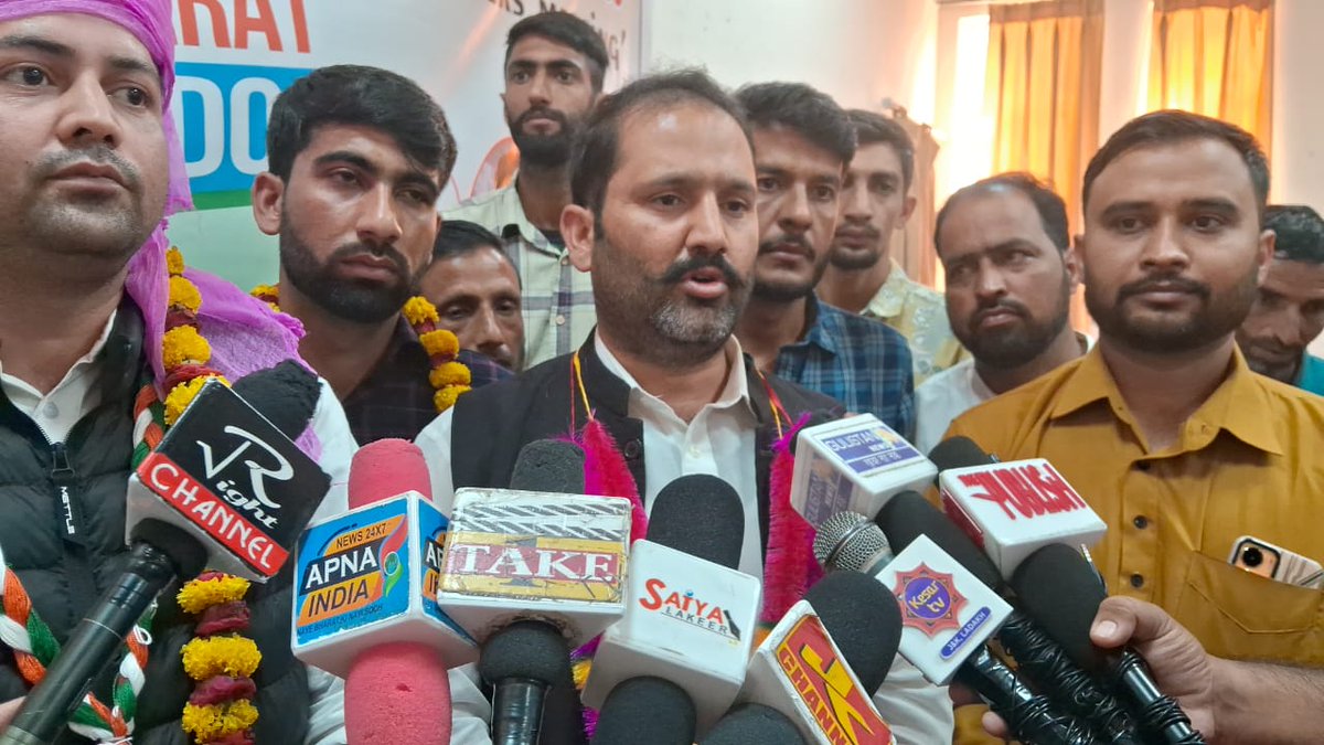 AmitSyal_INC's tweet photo. Had an incredible time connecting with the vibrant minds and dedicated workers of Congress at our recent get-together in Rajouri (J&K).
Stimulating discussions, shared visions, and a powerful sense of unity. Together, we're shaping a brighter future.
#CongressConnect #Inspired https://t.co/9QD1ktDHDN