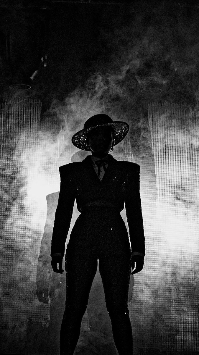 sydneyafoster's tweet photo. new work for @JanelleMonae #theageofpleasure tour 🥂

blessings to the fAM @wondaland + @BlkWomenPhoto 🫂 https://t.co/O5maZqG9N3
