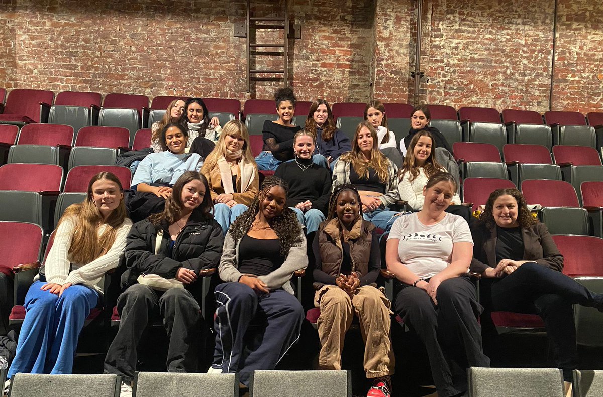 HeathfieldDrama's tweet photo. Thank you to Producing Artistic Director Jill Rafson of @classicstage for her valuable and insightful talk about the world of non-profit theatre and restaging classic theatre @HeathfieldAscot https://t.co/M0c6kEks7E