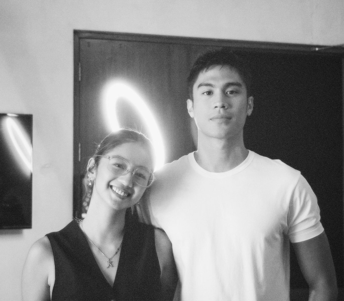 kaodollz's tweet photo. THE HEIGHT DIFFERENCE :( 🦋 #KAOMIAH https://t.co/PISYKVSzan