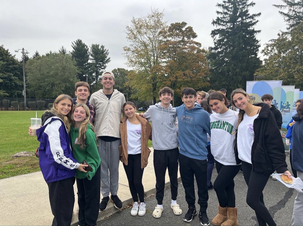 mpbaiocco's tweet photo. Over 100 students from @ccsdschools North’s Seasons of Giving and Clarkstown South’s Assets Leadership Team volunteered at the 11th Annual Happy Jack 5K Run. The Happy Jack Fund supports families who have suffered the loss of a child - great partnership for an amazing cause! https://t.co/rBbVeK6loW