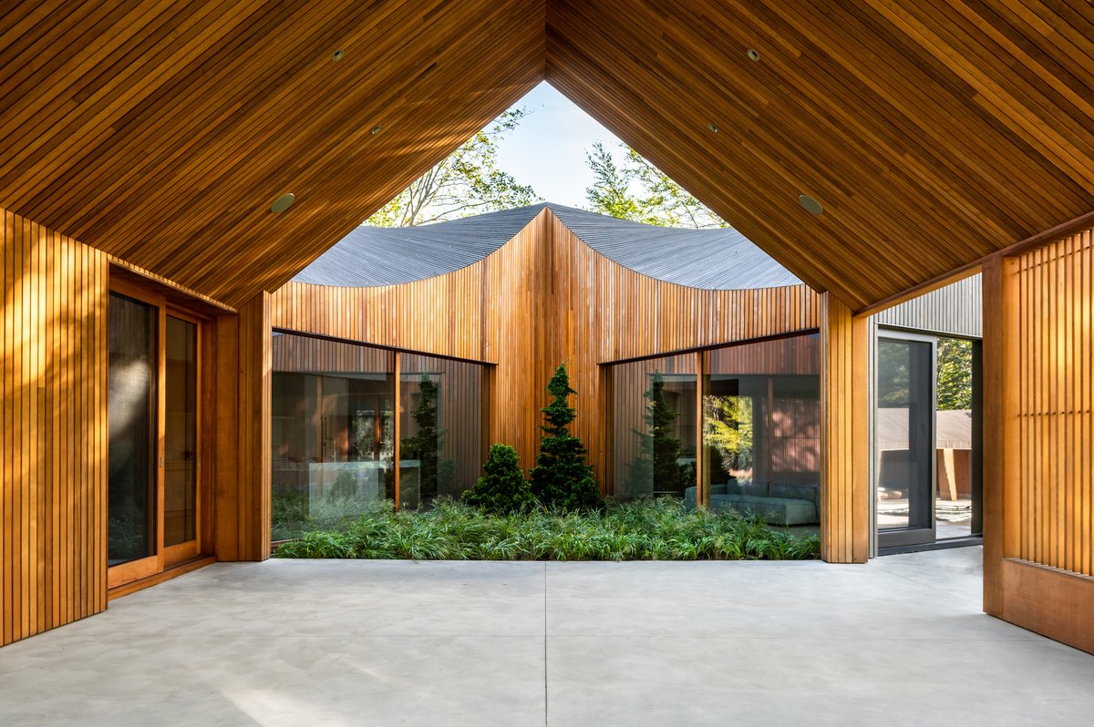 Refined Design (@refinedesign_) on Twitter photo A barn reimagined. Six Square House, The Hamptons. Designed by <a href="/youngprojects/">Young Projects</a> Photography by Alan Tansey. A barn reimagined. Six Square House, The Hamptons. Designed by <a href="/youngprojects/">Young Projects</a> Photography by Alan Tansey.