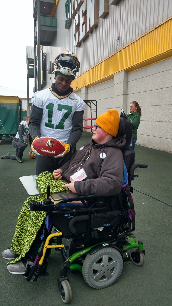 ryanwheels17's tweet photo. @AaronRodgers12 You are super fast and amazing. I bet you’ll be even faster next year and I hope I get to see you again soon @tae15adams And  davante Adam and Randall Cobb go beDashAnd be incredible @rcobb18 you are a fast like a rabbit
@nyjets  #NFLTwitter   #jets https://t.co/5ktAGvcKoJ