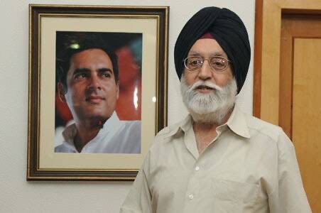 DrRashidFakhri's tweet photo. Deeply saddened at the passing away of Former Union Minister, Padma Vibhushan, Shri Manohar Singh Gill Ji.
Condolences to family and friends 🙏🙏🙏🙏🙏#RIPMSGill https://t.co/RcZnZXDCJ7