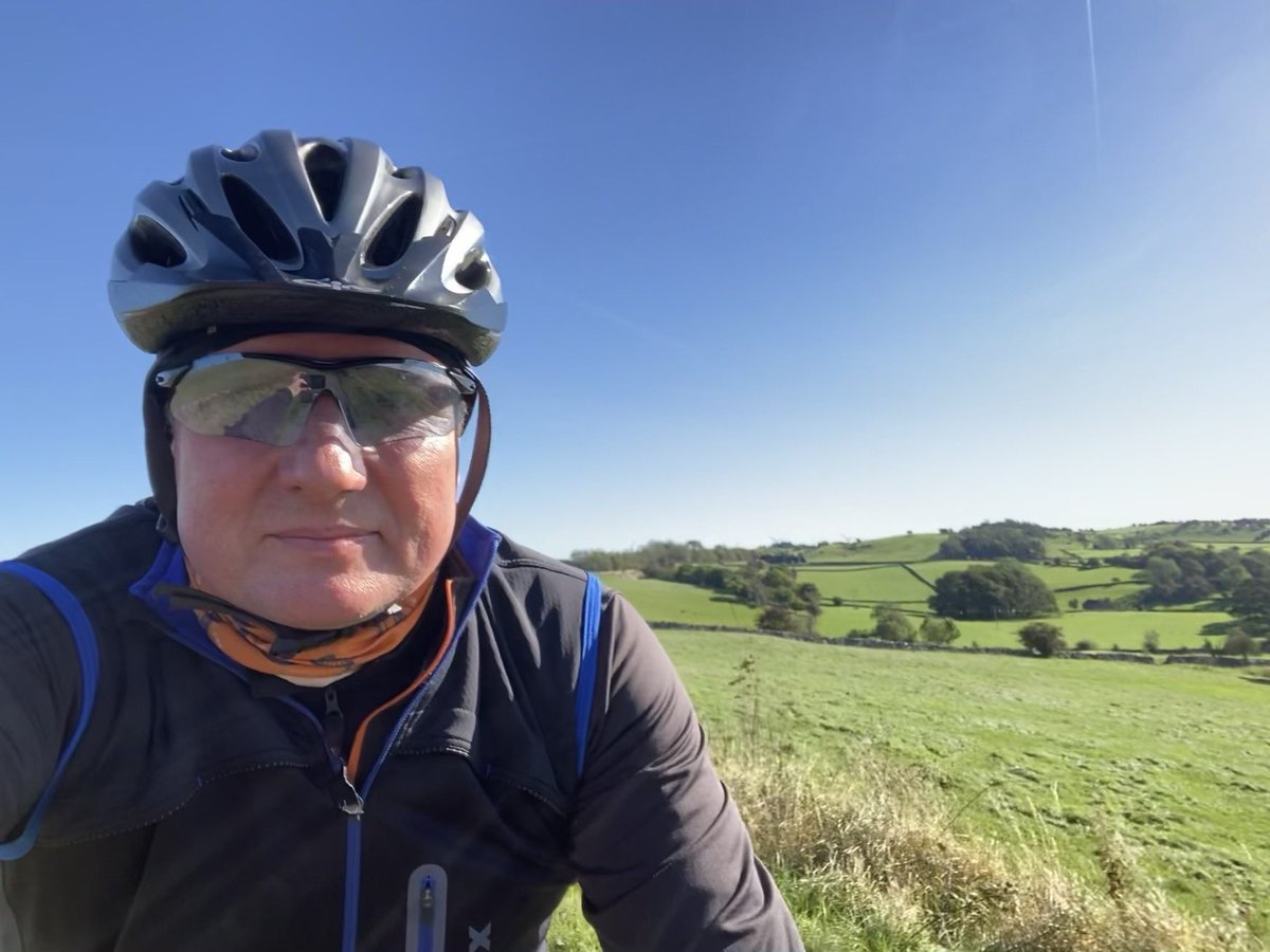 AltonSteven's tweet photo. Cold & muddy @Pedallingforpub training ride in the beautiful sunny Derbyshire hills. 2 big challenges next year all for the brilliant @apavementaway @LTCharity both helping people facing real hardship. Thanks to @GreeneKingIPA for their support๐. #BeerPower @BIIandBIIAB https://t.co/cgYUGXUwaR