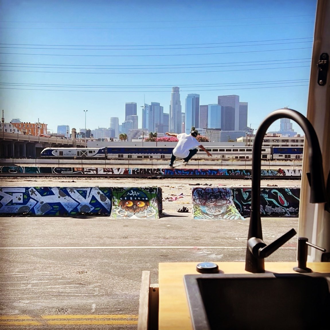 onefelix's tweet photo. Mobile front yard with a view today…

#Onefelix #Skateboarding #Skatelife #Vanlife #VanVangogh #DTLA #LosAngeles #SkatersOver40 #SkatersOver50 #FrontsideOllie #PSAtalks #ListenToFelix #ListenToFelixYouTube #OnefelixComedy #AlliesWorldwide #DTLASTRONG #FreePeopleFreePeopleTV https://t.co/jBMCjOCOYT