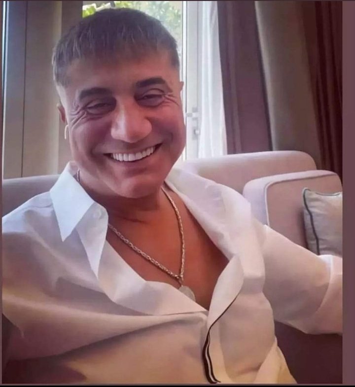 YurtbayBaskan's tweet photo. YILLAR GELDİ GEÇTİ MEVSİMLER DEĞİŞTİ REİSİMİN DURUŞU GÜLÜŞÜ HİÇ DEĞİŞMEDİ ŞÜKROLSUN  #BİRUMUTTURYAŞAMAK 
@sedat_peker https://t.co/x4f4KXLY9b