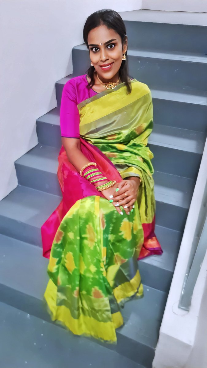 dheepahdas's tweet photo. Be the love you never received, show up!❤️

#wedding #sareeseries #throwback #believeinyourself #staypositive #godbless #septemberseries #cherishing2023 #theharidas #Oct152023 https://t.co/x3oHtsxtH0