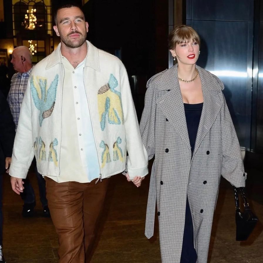 Este hombre tenía solo un friendship bracelet 
y un sueño... y lo logró 🩵

#TSTheErasTourFilm 
#1989TaylorsVersion