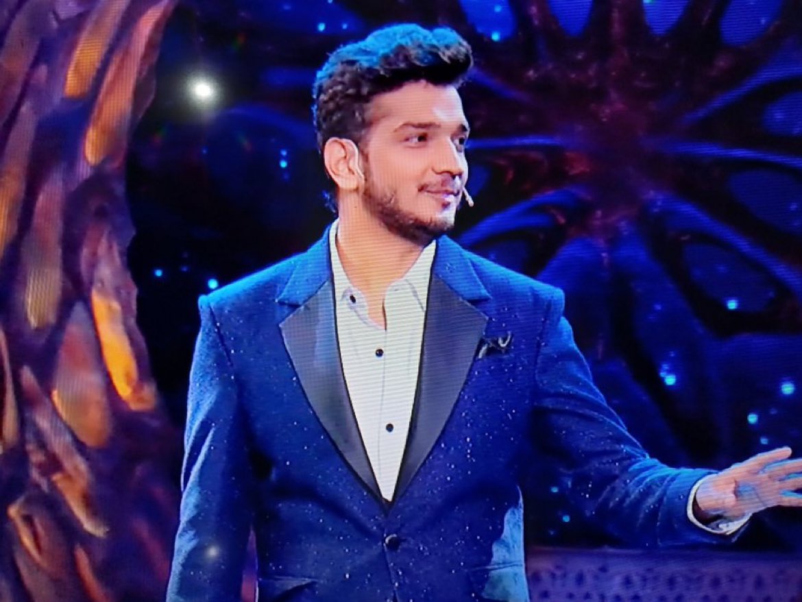 motivatedtwitt's tweet photo. FINALLY MOST AWAITED MOMENT 💛 #MunawarFaruqui IN #BB17 🥺

LIKE FOR - #MunawarFaruqui ♥️ https://t.co/C39QghkK1E
