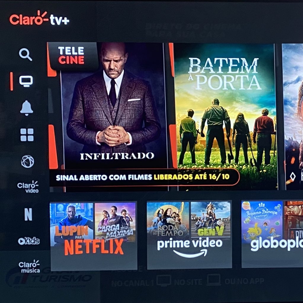 RupertGrintBR's tweet photo. Clientes ClaroTV estão com sinal aberto com filmes liberados até dia 16. "Batem à Porta", com o Rup, está disponível no catálogo 😍 https://t.co/MkJtwLF8Zk