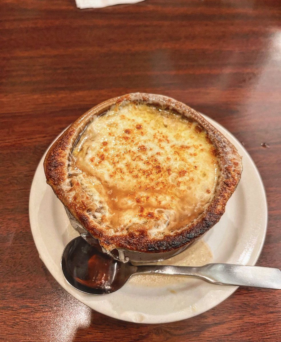 Getting my body ready for the game tonight with a bowl of french onion soup from <a href="/JPFITZGERALDS/">JP Fitzgerald's 🍀</a>