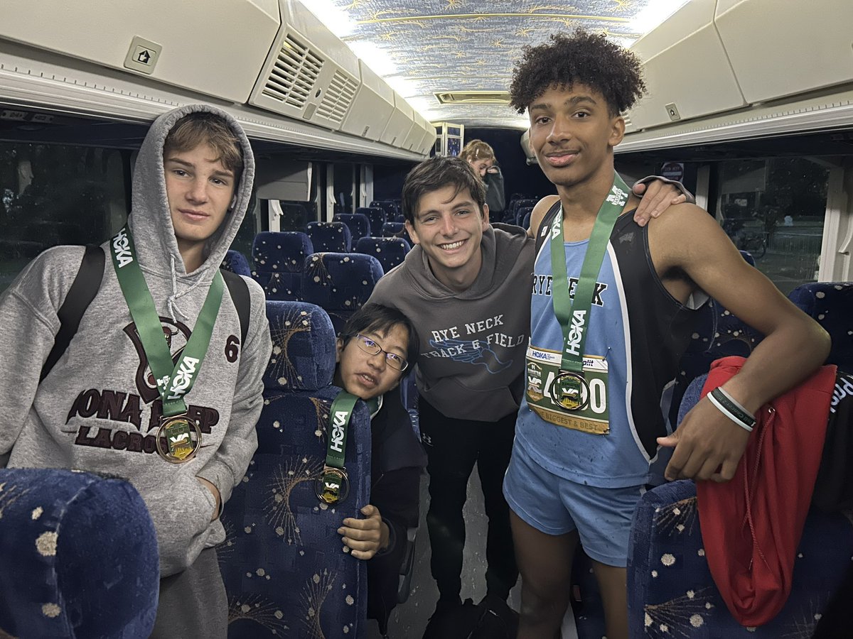 RNHSXCTF's tweet photo. Another very muddy & rainy meet@ Manhattan Invite! Congratulations to Micah Taffet (8th), Alex Favre (31st), Sora Irie (56th), Aidan Kenny (64th) in the Varsity Boys G race and Ainara Schube Barriola (11th) & Phoebe Carmel (16th) in the Varsity Girls E race! #RNXC @ainara_schube https://t.co/ftsXvaGG3K