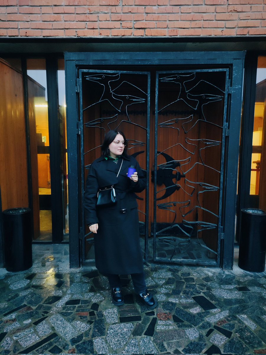 наконец-то добрались до потрясающего музея палеонтологии, <a href="/El_Tsaho/">Владимир Хаецкий</a> был особенно счастлив🦖