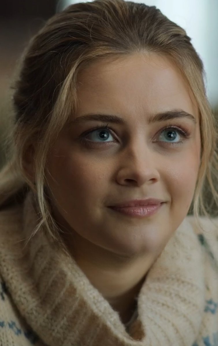 sorrybookbound's tweet photo. Look how stunning she is👑💛✨️
#theotherzoey #josephinelangford https://t.co/4uExkRWato