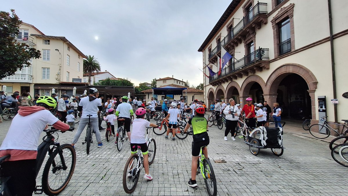 PalaComillas's tweet photo. Fantástico día de deporte y convivencia en #Comillas y emotivo homenaje al " Pantani comillano" con motivo del #Díadelabici https://t.co/oOSbdXJYQS