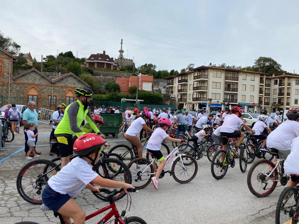 PalaComillas's tweet photo. Fantástico día de deporte y convivencia en #Comillas y emotivo homenaje al " Pantani comillano" con motivo del #Díadelabici https://t.co/oOSbdXJYQS