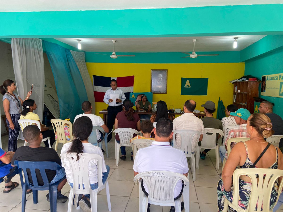 Aliancistas de Duarte en el desarrollo de su convención provincial.