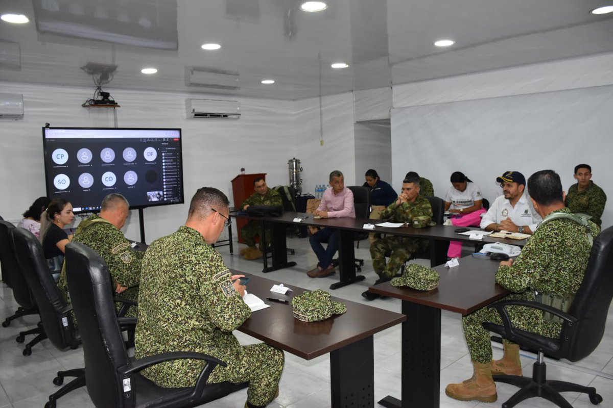 FNA_ArmadaCol's tweet photo. El señor CALM Orlando Cubillos Chacón #CFNA se desarrolla la 7ma sesión del Puesto de Mando Unificado del #Putumayo en donde junto a @gobputumayo @PGN_COL @UnidadVictimas @Ejercito_Div6 @PoliciaDepuy se toman acciones frente a la situación de orden público en el departamento. 🇨🇴 https://t.co/MBg1nO00K2