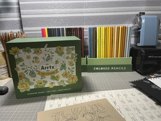 Arrtx色鉛筆オンリーでちゃん描きました。 LIVEで分かりにくかった各色鉛筆比較も載せておきます。はっきり言って黒は大差なし。なら安い方が良い。白はホルベイン501が最強です。 LIVE見てくれた方ありがとうございました。 #… 