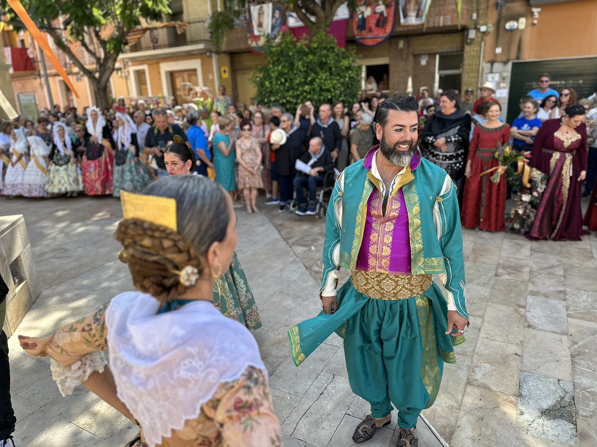 ElCampelloAyto's tweet photo. 💐Los actos religiosos marcan la última mañana de las fiestas de #ElCampello
#MiC23 @JuanjoBerenguer @festesCampello #SantaTeresa #Desemparats Lee AQUÍ completa la noticia 👉🏻 https://t.co/k409OFDx4f https://t.co/TuEZqrJIIh