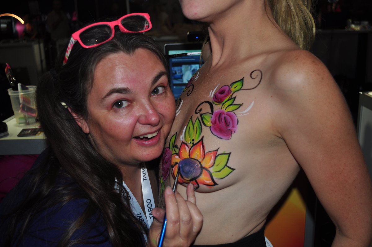 InfiniteBodyArt's tweet photo. having too much fun body painting with the
@chaturbate team at the Toronto Taboo Show!
@thetabooshow

#fansonly #tabooshow #toronto #bodypaint https://t.co/bItZVDzjEW