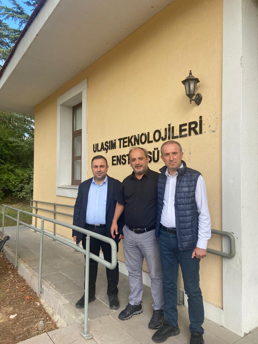 Kocaeli Teknopark genel müdürü Erçin Dinçer ve Balıkesir Büyükşehir Belediyesi adına Mimar Osman Zeki ŞAHİN, enstitü müdürümüz Prof. Dr. Arif Cagdas Aydinoglu'nu ziyaret ederek işbirliği görüşmesi gerçekleştirdi.