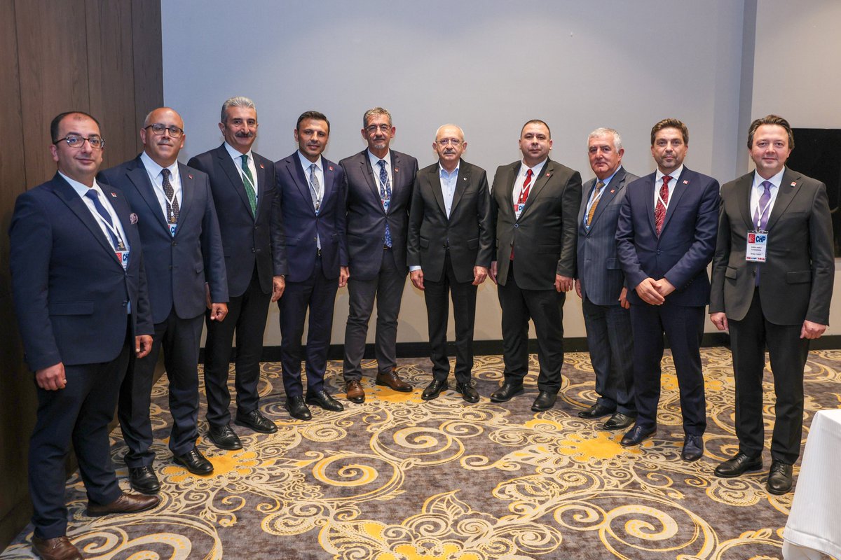 Genel Başkanımız Sayın Kemal Kılıçdaroğlu, Kartepe’de düzenlenen CHP Yerel yönetimler Marmara bölge çalıştayı sonrası, çalıştaya katılan il başkanlarımız ile bir araya geldi.