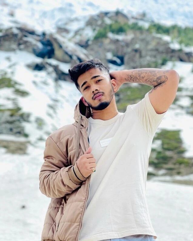 Ninad_Speaks's tweet photo. Me watching random youtbers in BB🥴
Imagine him in BB bro🤫🔥
But he's above this scripted show😿
#BiggBoss17 #BB17 #MunawarFaruqui #Uk07Rider #AnkitaLokhande #IshaMalviya
#AbhishekKumar #ManishaRani #Ashwarya #NeilBhatt #SalmanKhan #JioCinema #ShivThakare #sc0utop https://t.co/yomZlFfjMo