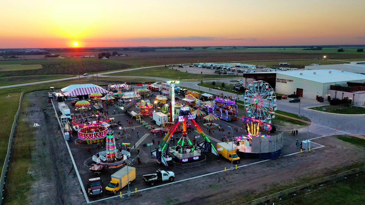 austintxthings's tweet image. Get ready, Austin, it's rodeo time! 🎪 From Oct. 25-28, the Williamson County Fair and Rodeo is back! Music, food, fun and...did we mention the special freebie? Get details ⬇️ buff.ly/3rNgiDg #KeepAustinFun #RodeoDays