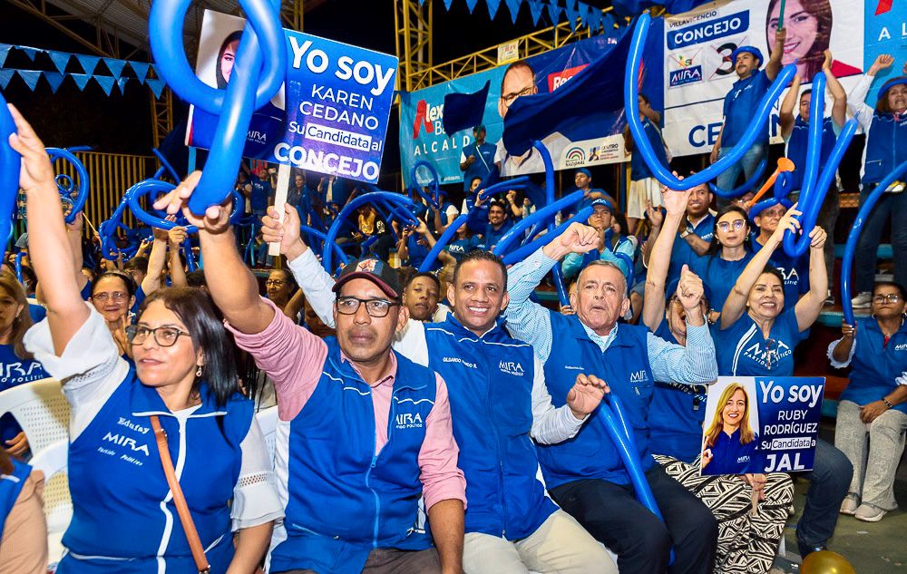 karendcedano's tweet image. ¡Que noche tan emocionante!

Ver a todos los miraístas de Villavicencio y de otros municipios reunidos, llenos de tanta alegría, realmente conmovió mi corazón.

Pero también me dió más fuerza para estos últimos días de campaña. ¡Vamos por la victoria miraístas!

#Concejo #MIRA