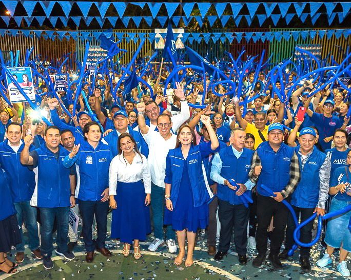 karendcedano's tweet image. ¡Que noche tan emocionante!

Ver a todos los miraístas de Villavicencio y de otros municipios reunidos, llenos de tanta alegría, realmente conmovió mi corazón.

Pero también me dió más fuerza para estos últimos días de campaña. ¡Vamos por la victoria miraístas!

#Concejo #MIRA