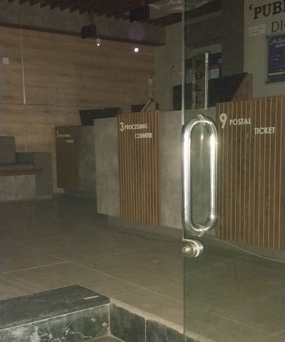 HumansOfDHA's tweet photo. Driving Licensing and Testing Centre at Ghazi Road, DHA, Lahore Cantt stops working after 6 pm. All lights switched off and not entertaining any customers. 
@ccpolahore
@officialDPRPP
@ctpLahore
@drmalhi
@LahorePoliceOps https://t.co/8vaQD6SULE